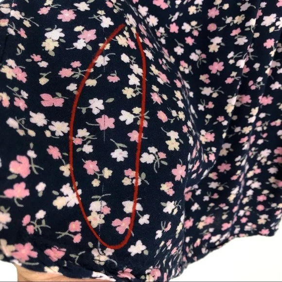 Hollister- Floral button front design skirt size M - Picture 5 of 9